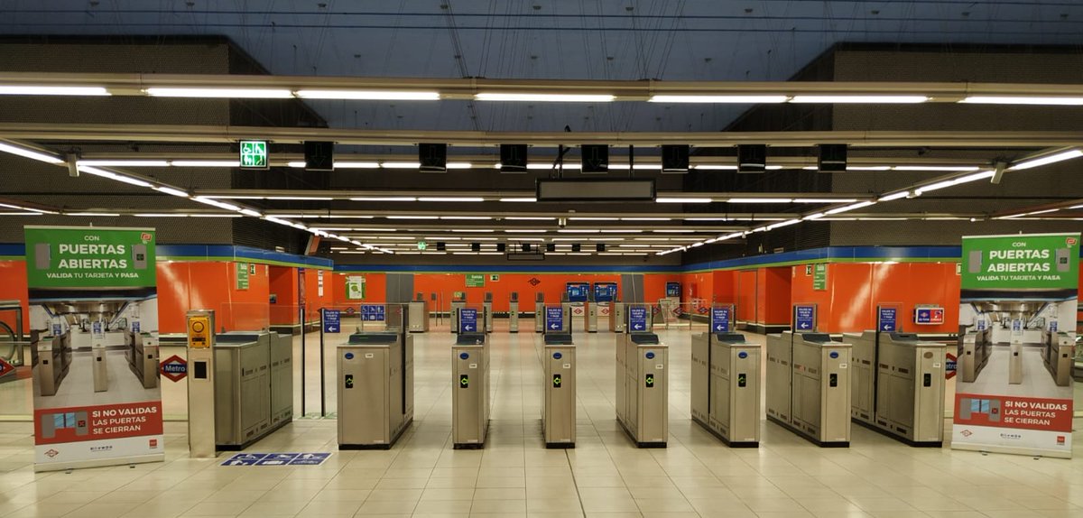 Open fare gates at Metro del Madrid